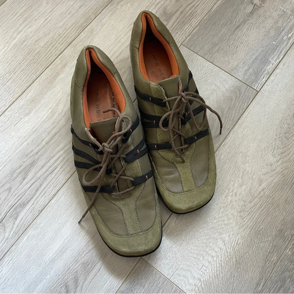 Nine West Sneakers leather stripes womens Green (size 8.5) retro sporty y2k